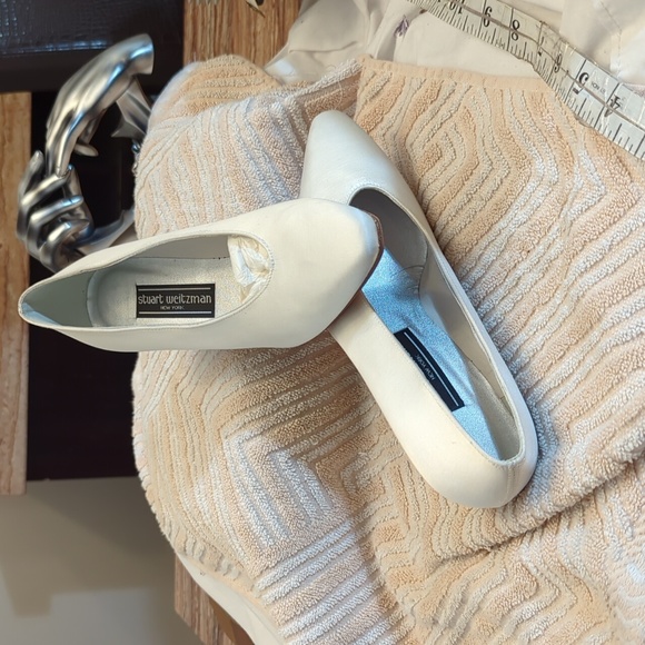 Stuart Weitzman White Slip on heel - Picture 3 of 10